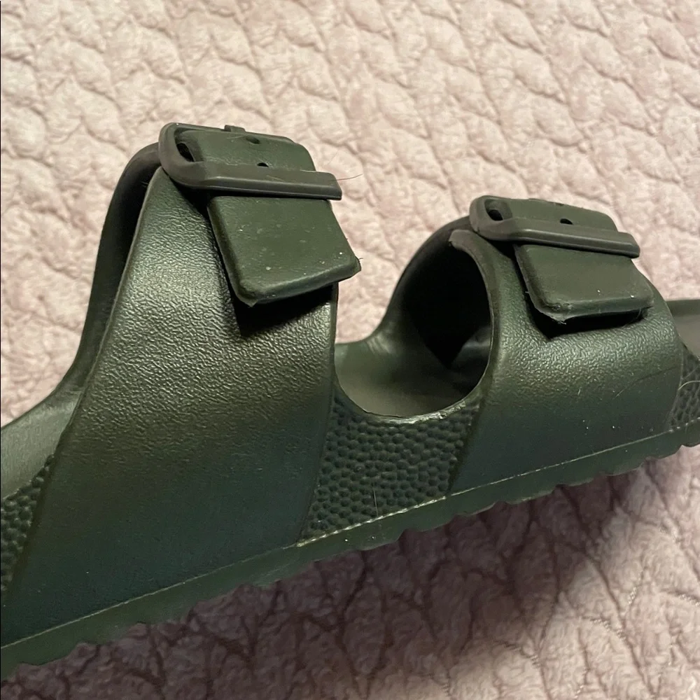 Goodfellow Men’s Two Strap Sandal - size 8
